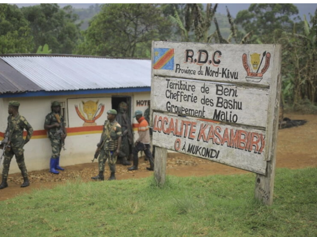 Dans le nord-est de la RDC, les arrestations de sympathisants du M23 se poursuivent dans les régions de Beni et de Butembo au Nord-Kivu. Ici les forces congolaises (Photo d'illustration). © Socrate Mumbere / AP