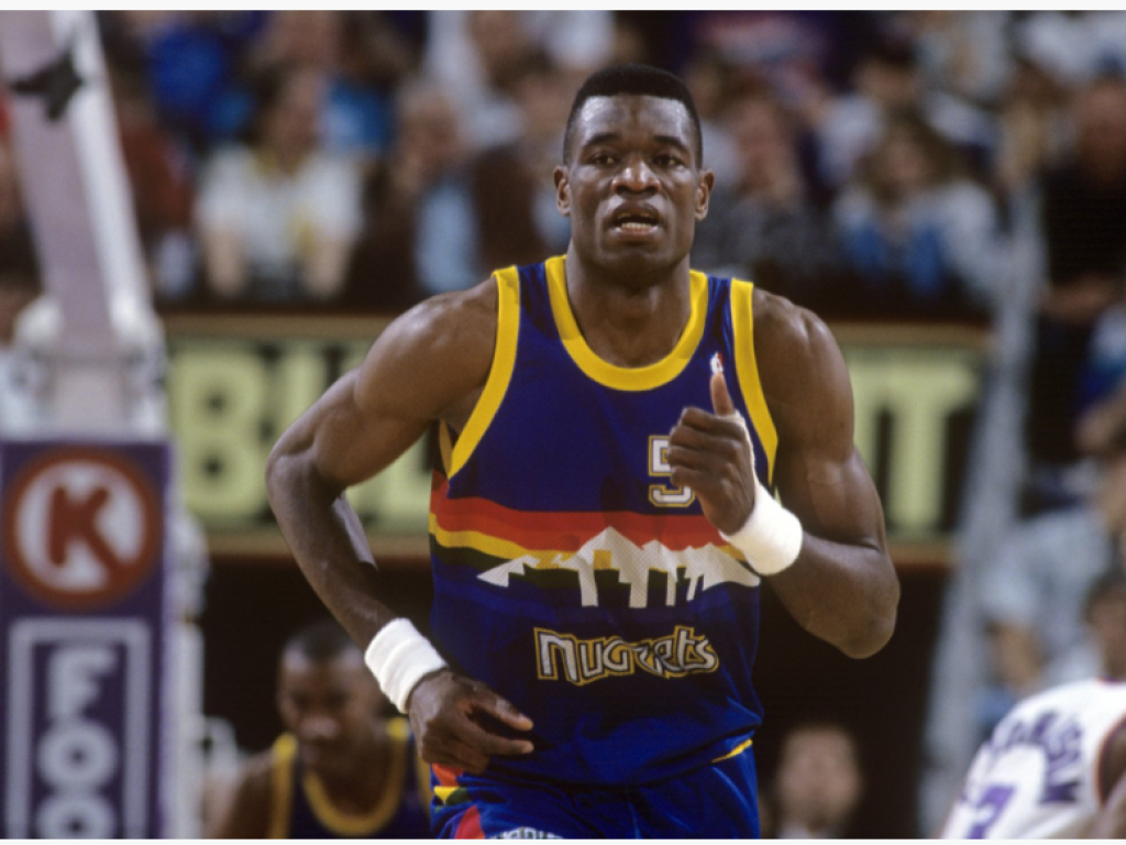Dikembe Mutombo, ici sous les couleurs des Denver Nuggets en avril 1993. (M. Deschamps/L'Équipe)