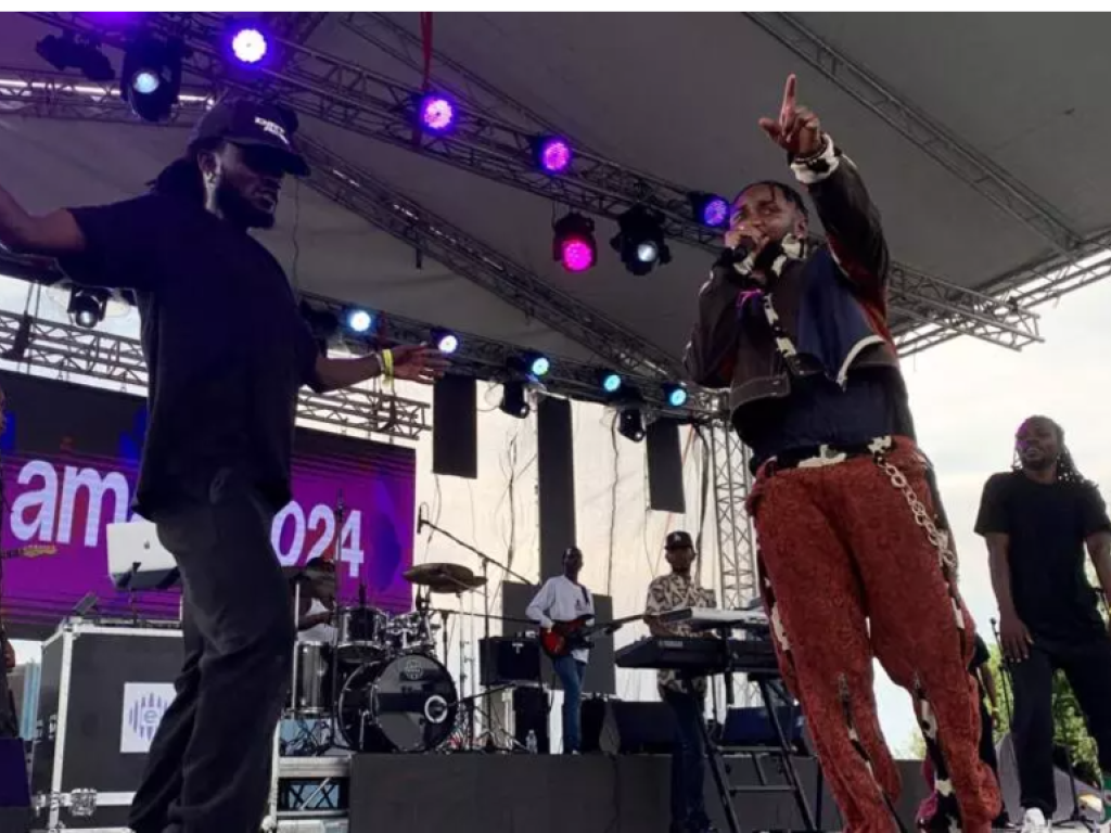 La prestation de Magic Pinokio, un artiste natif de Goma, sur la grande scène du festival Amani a été saluée par la foule. © Guillaume Thibault / RFI