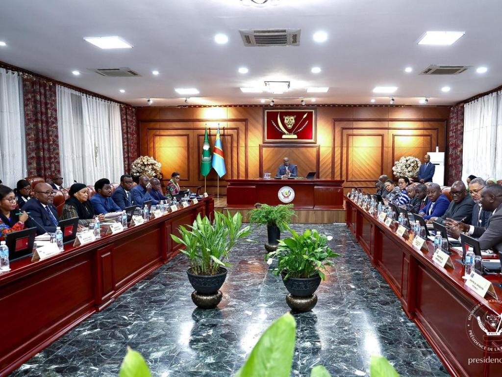 Le Chef de l’État Félix Tshisekedi en train de présider la deuxième réunion extraordinaire du Conseil des ministres du gouvernement Suminwa, mercredi 15 janvier 2025. Photo/Presidence RDC