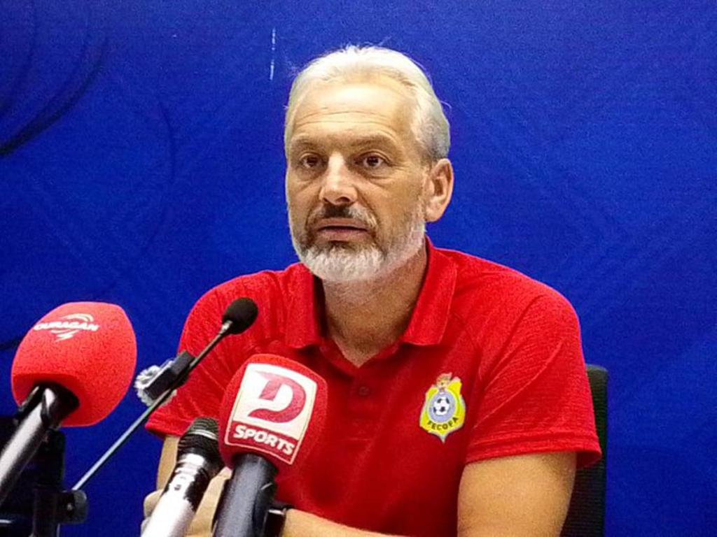 Sébastien Desabre, sélectionneur-manager des Léopards, le 8 septembre 2025 au stade des Martyrs de Kinshasa, en conférence de presse d'avant-match en prévision de la rencontre RDC-Sénégal, pour le compte de la 8ème journée des éliminatoires du Mondial 2026. Photo ACP