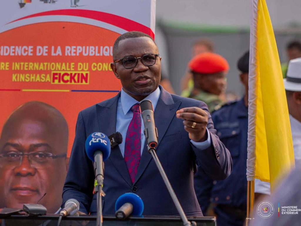 Le ministre du Commerce extérieur, Julien Paluku, samedi 2 aout 2025, lors de l'ouverture de la 47e édition de la Foire internationale du Congo-Kinshasa (FICKIN). Radio Okapi/Ph. Alain Irung